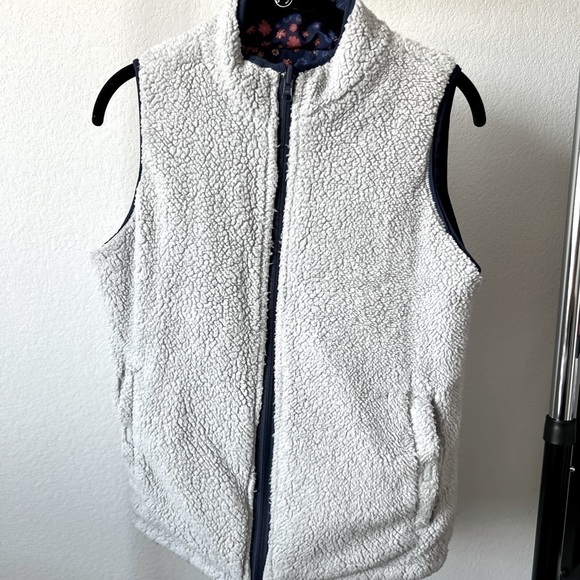 𝅺buffalo David Bitton Women’s Reversable Sherpa Vest Fits S/M - Picture 1 of 9